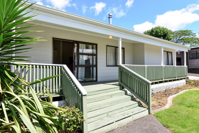 6 Matipo Crescent, Pukete, Hamilton - Carousel 1