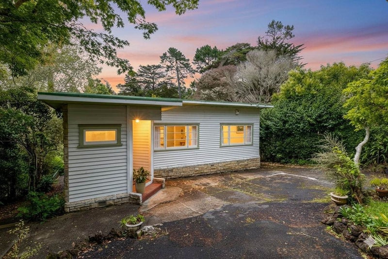 15 Fairmount Road, Titirangi, Auckland - Carousel 2