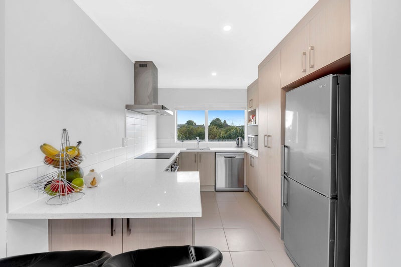 11 Lutana Place, Burswood, Auckland - Carousel 2