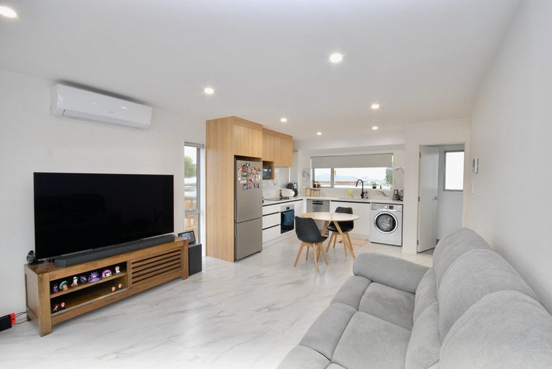 298F Sunset Road, Windsor Park, Auckland - Carousel 2