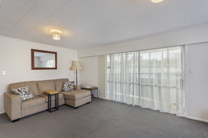 1/6 Fairview Place, Westown, New Plymouth - Carousel 2