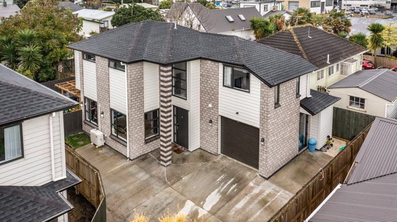 4/7 WAIARI RD, CONIFER GROVE, Auckland - Carousel 23