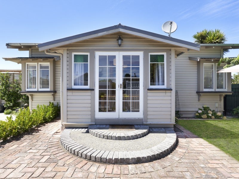 303 Mclean Street, Saint Leonards, Hastings - Carousel 1