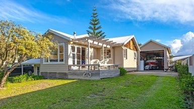 215 Beverley Terrace, Whangamatā - Carousel 1