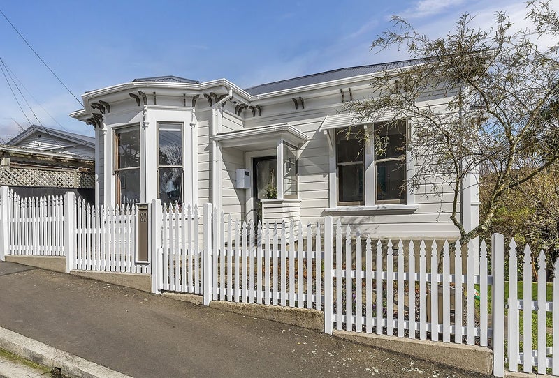 82 Creswick Terrace, Northland, Wellington - Carousel 1