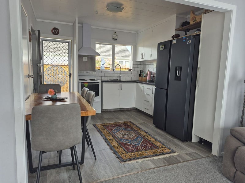 2/9 Whitley Avenue, Ebdentown, Upper Hutt - Carousel 2