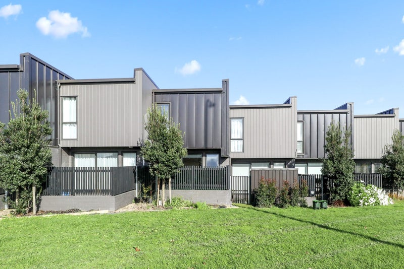 632B Massey Road, Mangere, Auckland - Carousel 1
