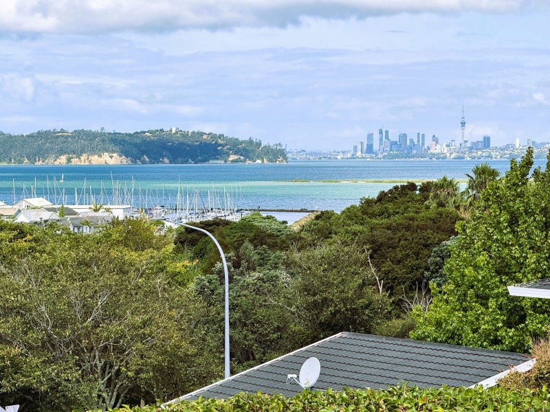 33 Marina View Drive, West Harbour, Auckland - Carousel 2