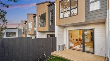 61 Don Oliver Lane, Glen Eden, Auckland - Carousel 1