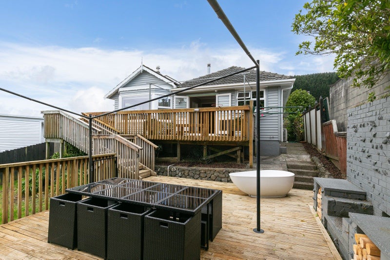28 Raroa Terrace, Tawa, Wellington - Carousel 2