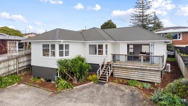 11A Divich Avenue, Te Atatu South, Auckland - Carousel 1