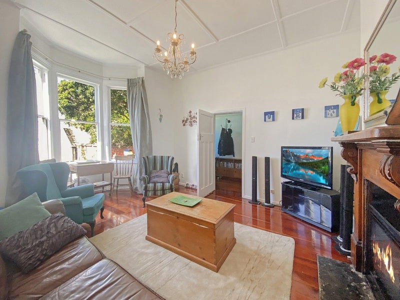 51 Scarborough Terrace, Mount Victoria, Wellington - Carousel 2