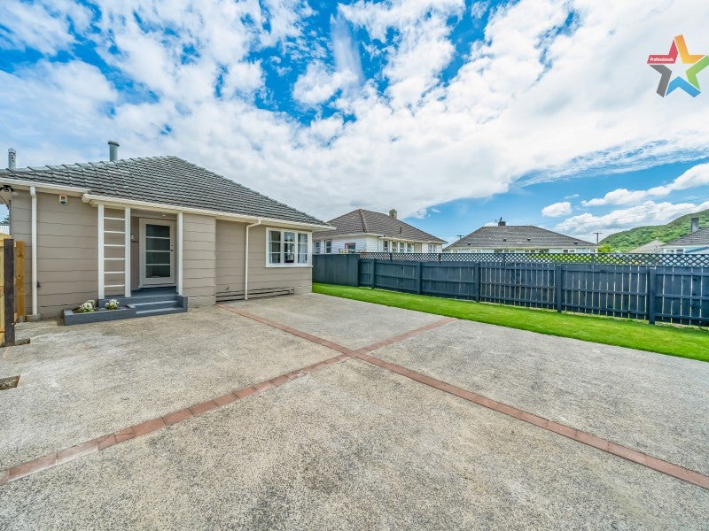 15 Barton Grove, Naenae, Lower Hutt - Carousel 17