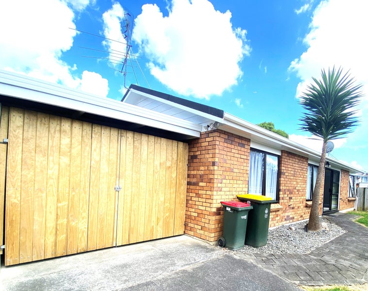 1/15 Kurnell Drive, Botany Downs, Auckland - Carousel 2
