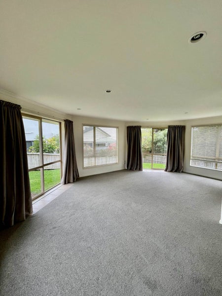 83 Grovenor Drive, Orewa, Orewa - Carousel 2