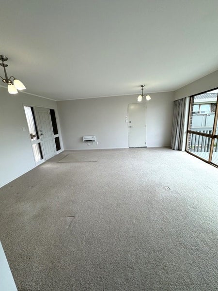 12 Faith Bullock Place, New Lynn, Auckland - Carousel 2