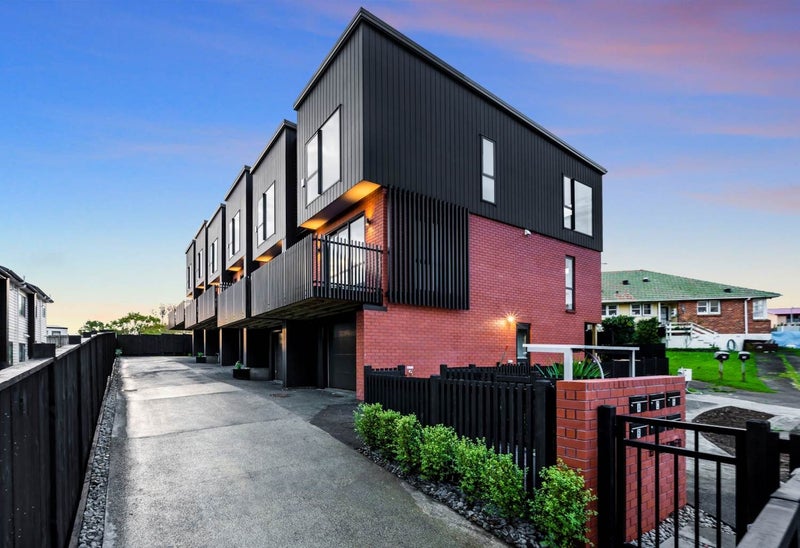 8C Delemere Place, Glen Innes, Auckland - Carousel 2