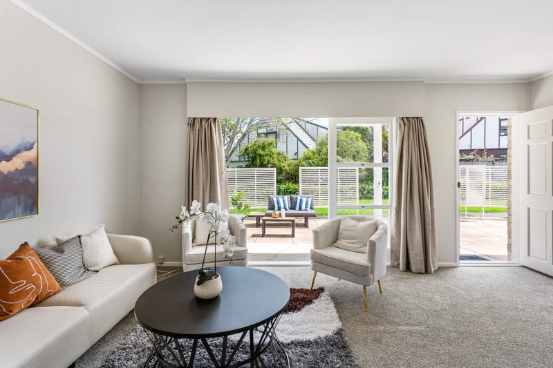 2/45 Howe Street, Howick, Auckland - Carousel 1