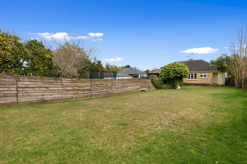 8 Graham Street, Hamilton East, Hamilton - Carousel 1