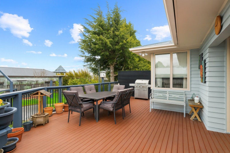 240 High Street North, Carterton - Carousel 2