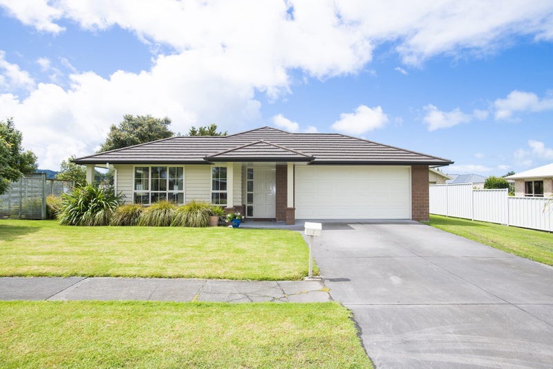 2 Sterling Park, Lytton West, Gisborne - Carousel 1