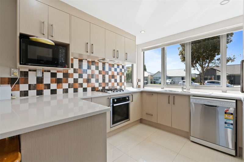 7 Takahe Avenue, Takanini, Auckland - Carousel 2