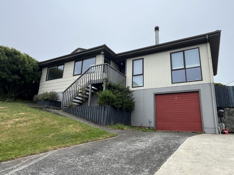 27 Bodmin Terrace, Camborne, Porirua - Carousel 1