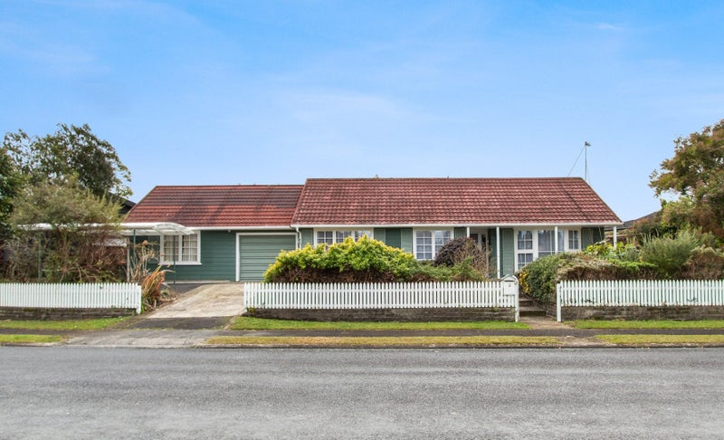 3 McLaren Place, Chedworth, Hamilton - Carousel 1