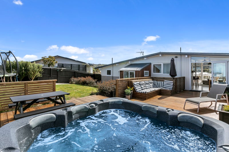 12 Wattle Grove, Maungaraki, Lower Hutt - Carousel 2