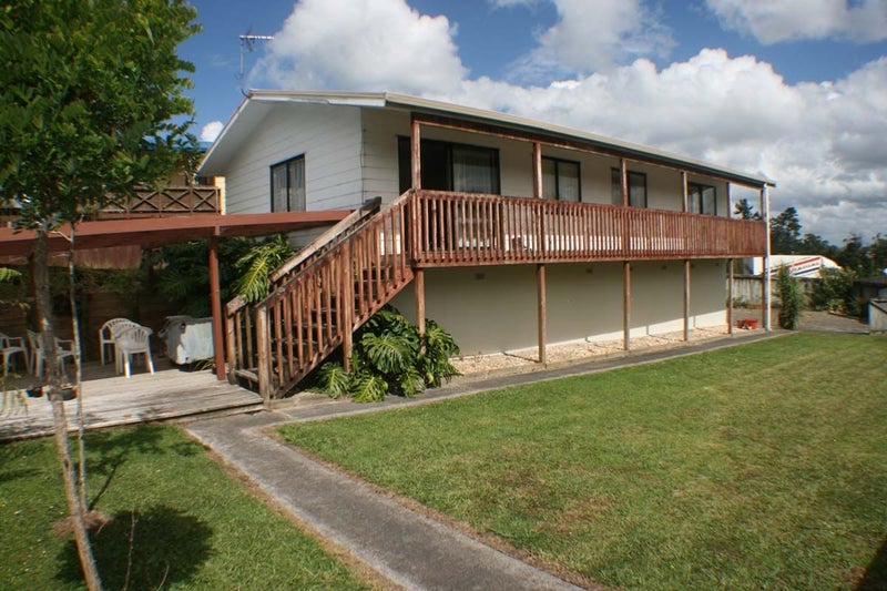 1 Louise Place, West Harbour, Auckland - Carousel 1