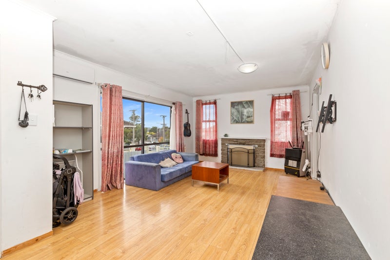 83 Cobham Crescent, Kelston, Auckland - Carousel 2