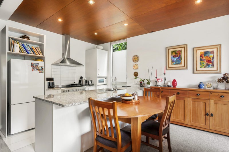 5/3 Severn Street, Island Bay, Wellington - Carousel 2