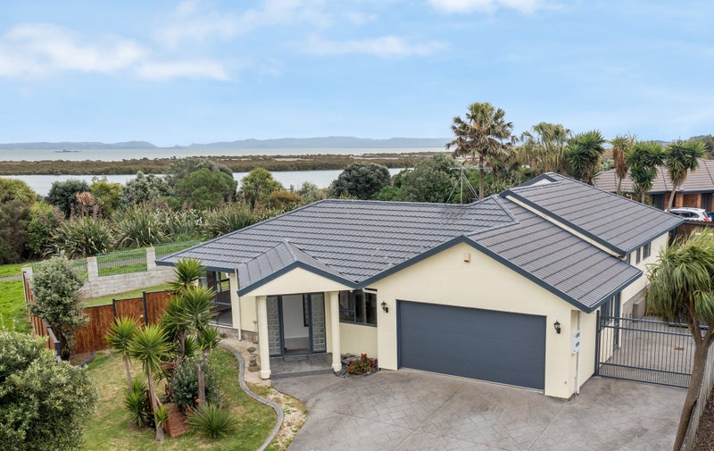 41 Bellville Drive, Clendon Park, Auckland - Carousel 2