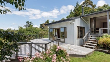 36 Waikaraka Drive - Carousel 1