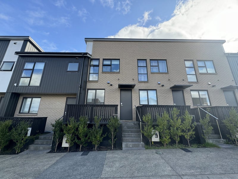 86 Manarini Road, Westgate, Auckland - Carousel 1