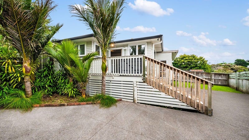 39 Toru Street, Te Atatu Peninsula, Auckland - Carousel 1