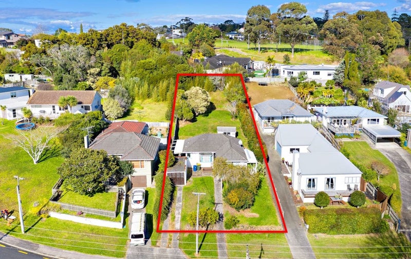 10 Alexander Avenue, Torbay, Auckland - Carousel 1