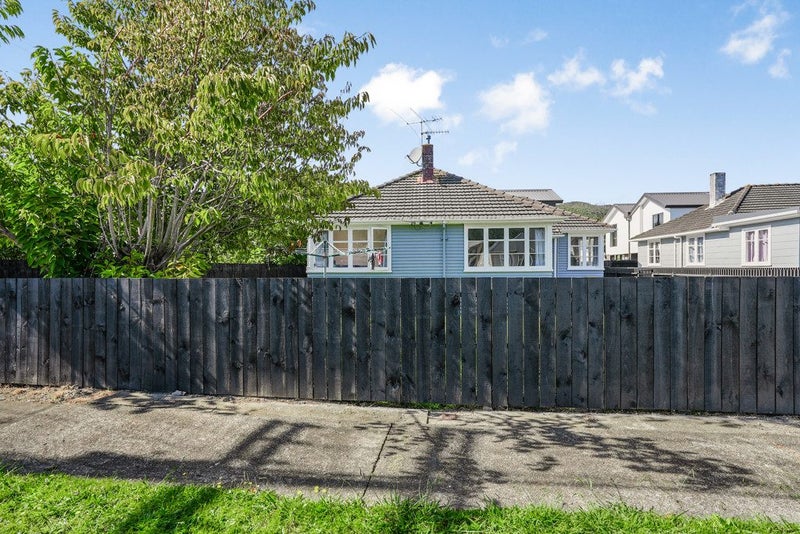 24 Pearce Crescent, Taita, Lower Hutt - Carousel 18