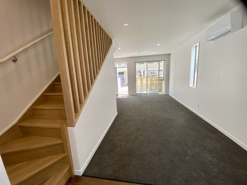 2/30 Pirie Street, Mount Victoria, Wellington - Carousel 2