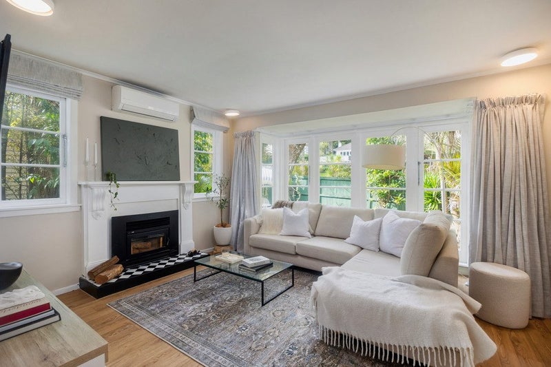 29 Hollywood Avenue, Titirangi, Auckland - Carousel 2