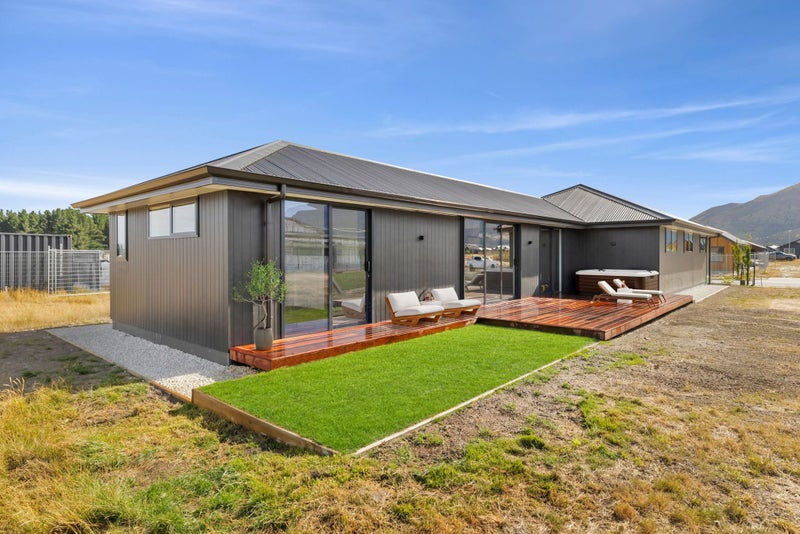 37 Gillespie Street, LAKE HAWEA - Carousel 1