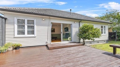 12 Braemar Place, Avonside, Christchurch - Carousel 1