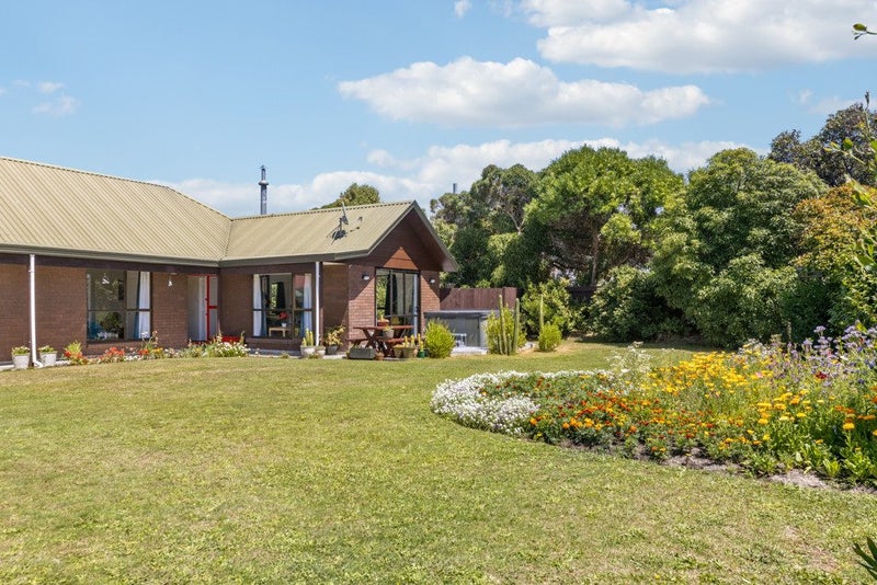 40A Queenspark Drive, Parklands, Christchurch - Carousel 1