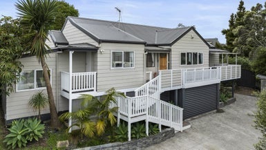 16 Malvina Place, Bucklands Beach, Auckland - Carousel 1