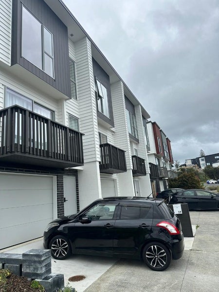 39 Lawson Creek Street, Massey, Auckland - Carousel 1