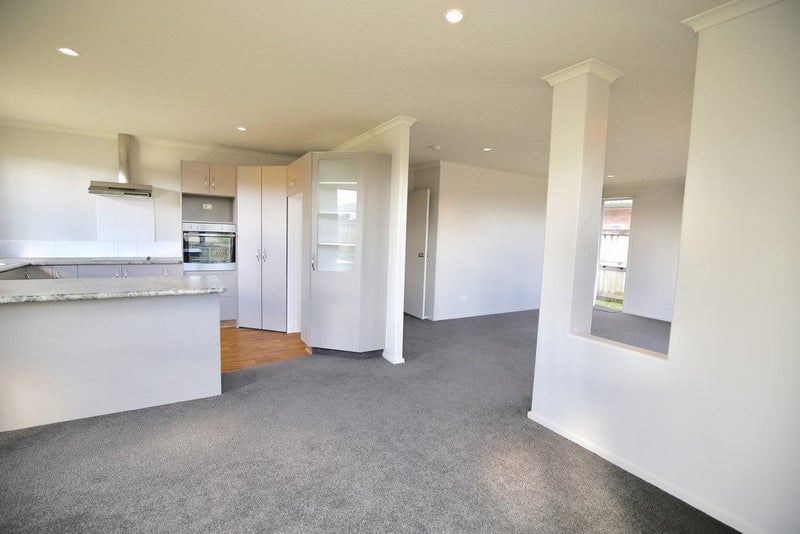 21 Parkside Drive, Huntington, Hamilton - Carousel 2