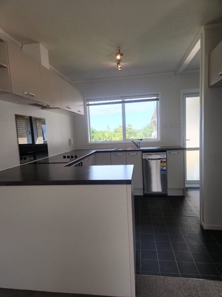 2/137 Rangatira Road, Beach Haven, Auckland - Carousel 2
