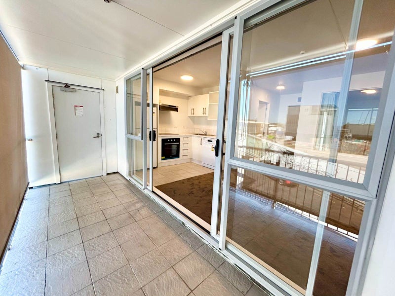 207/10 Flower Street, Eden Terrace, Auckland - Carousel 11