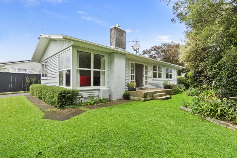 16 Sheridan Street, Silverdale, Hamilton - Carousel 1