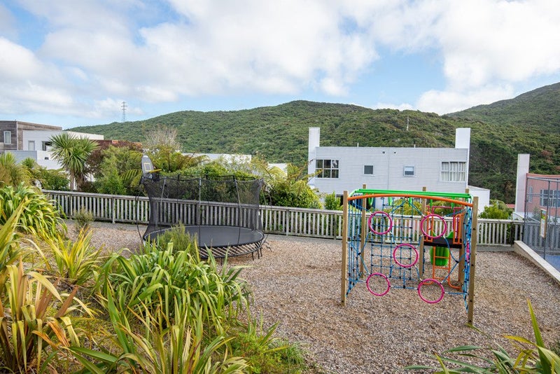 18 Saddleback Grove, Karori, Wellington - Carousel 16